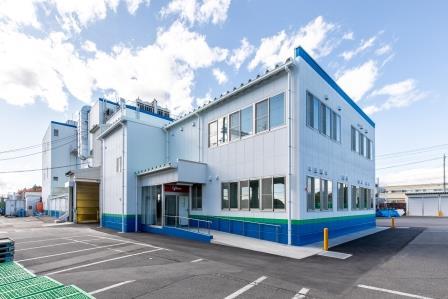 白色を基調としたグリコマニュファクチャリングジャパン株式会社 那須工場の外観の写真
